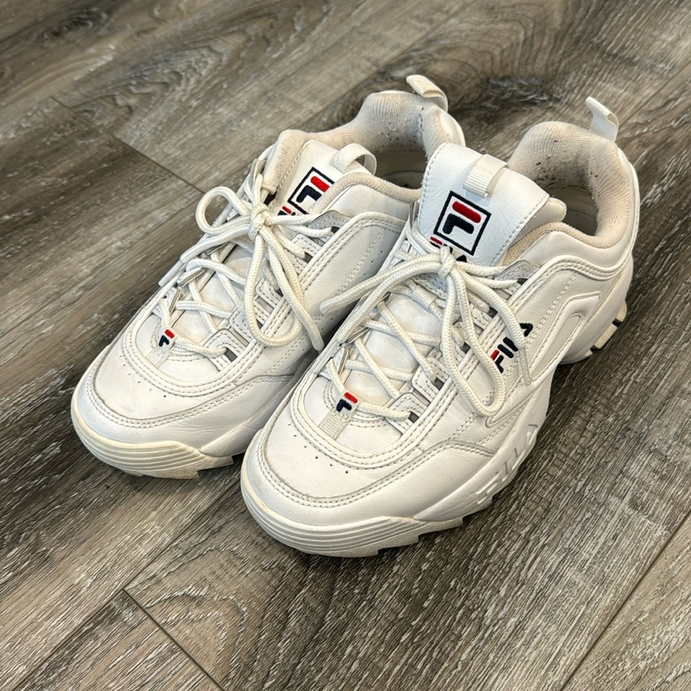 Women’s white fila shoes, size 7.5